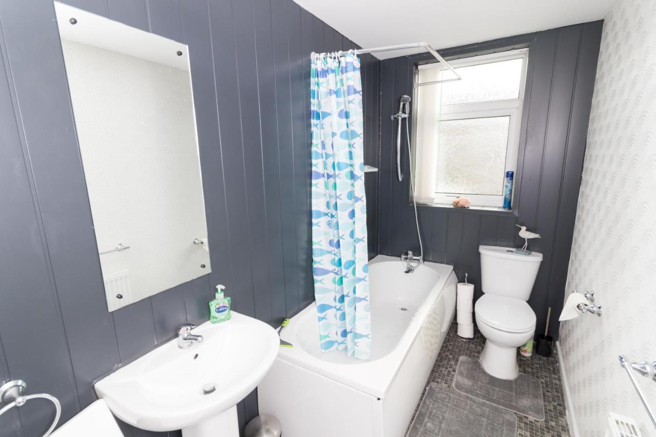 Entire House - 2 Bedroom - 3 Bed - Free Wifi - Tv Clayton-le-Moors Екстериор снимка