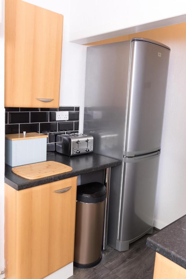 Entire House - 2 Bedroom - 3 Bed - Free Wifi - Tv Clayton-le-Moors Екстериор снимка