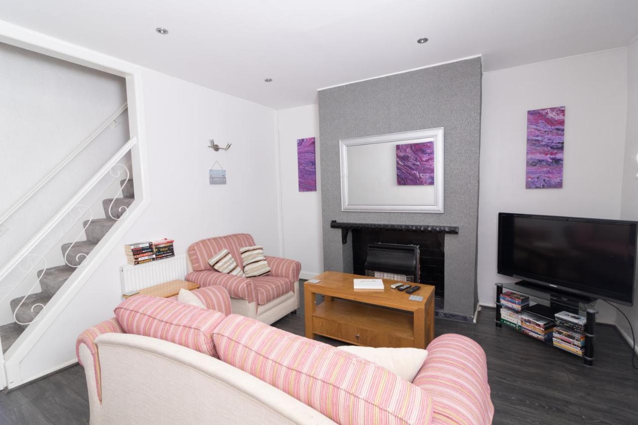 Entire House - 2 Bedroom - 3 Bed - Free Wifi - Tv Clayton-le-Moors Екстериор снимка