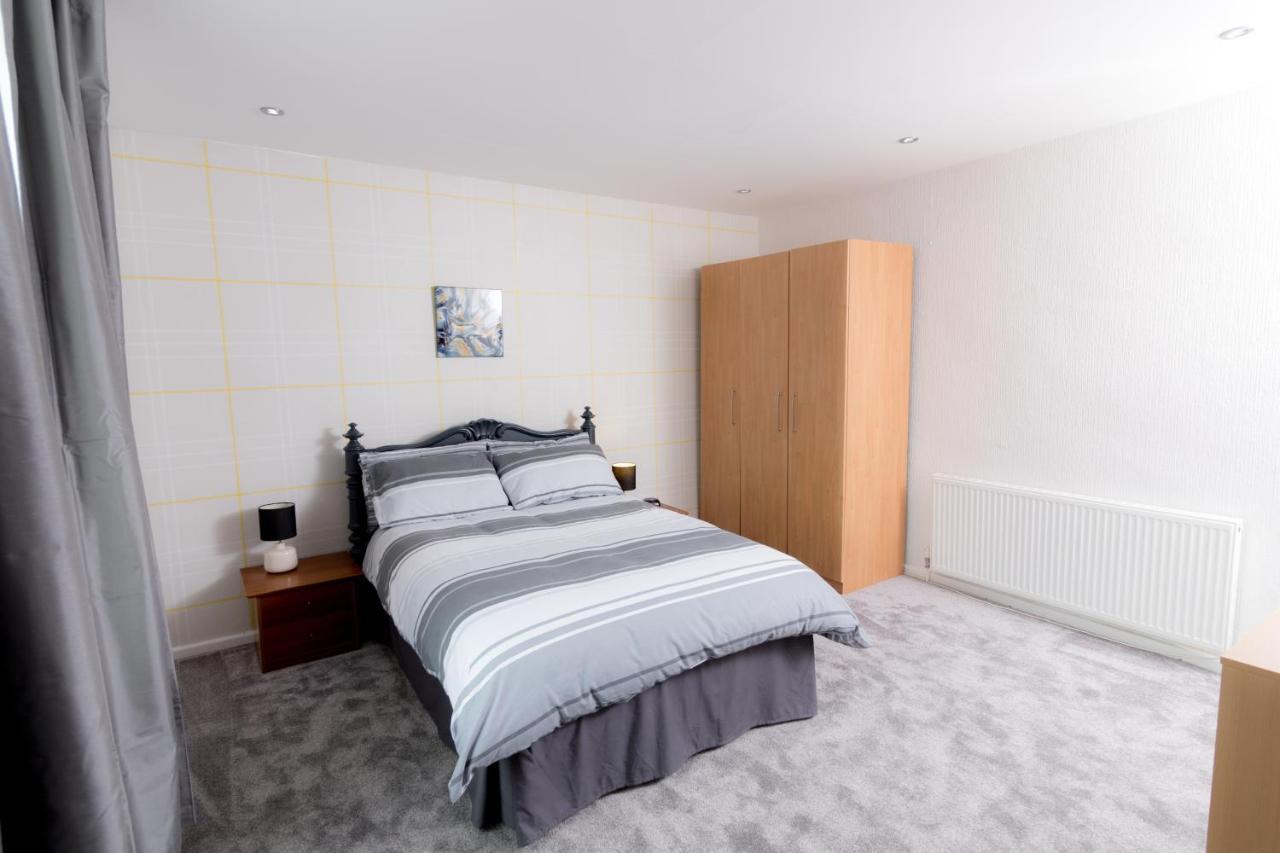 Entire House - 2 Bedroom - 3 Bed - Free Wifi - Tv Clayton-le-Moors Екстериор снимка