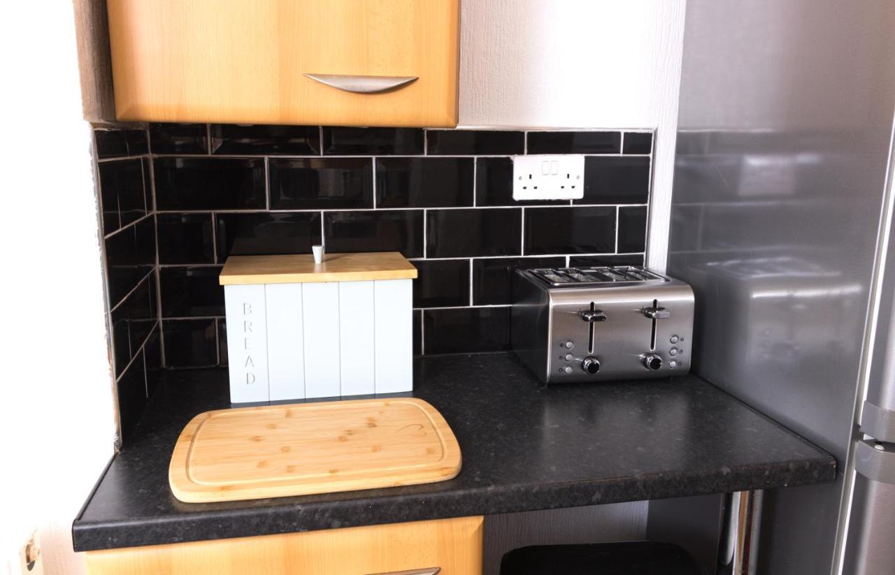 Entire House - 2 Bedroom - 3 Bed - Free Wifi - Tv Clayton-le-Moors Екстериор снимка